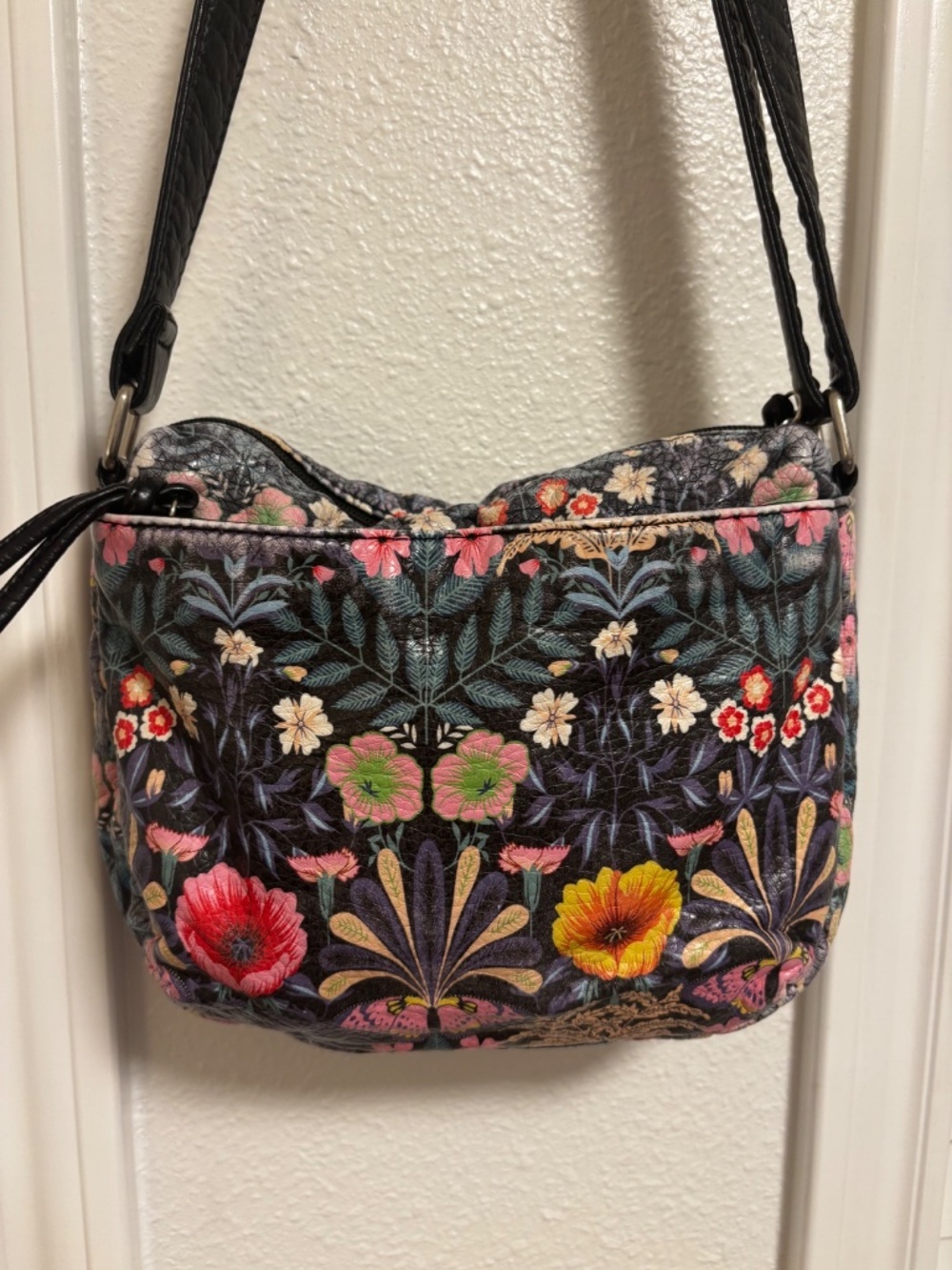 Bueno of California Watercolor Floral Shoulder Crossbody Bag Black - Picture 3 of 10